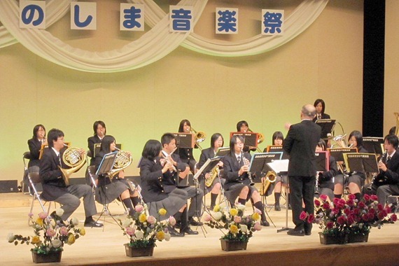 市民音楽祭に若い風　高校生と園児が出演　市民会館に600人