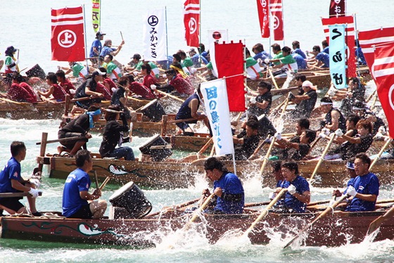 因島の夏祭り閉幕　大浜ビーチ5万余人　水軍絵巻競演を堪能
