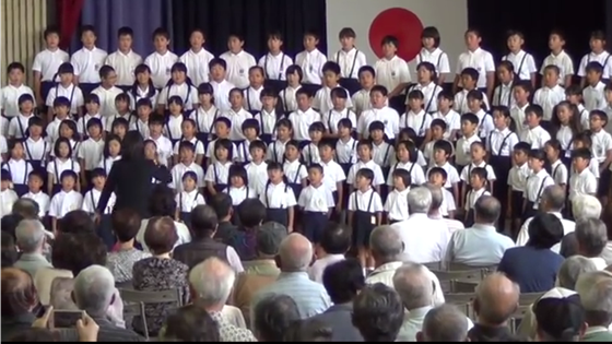 田熊町の敬老会250人　幼・保、小学生が演技　迫る閉校に感慨ぶかげ