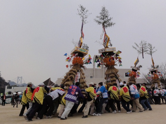 400年超の伝統行事　因島大浜町神明祭　大とんど四基繰り出す