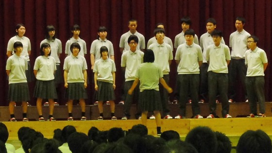 因島高校文化祭　クラス対抗で合唱競う