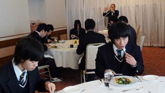 因島高就職内定者　食事マナーの講習