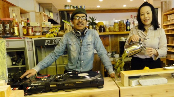 レコードが聴ける店　カフェ「島じかん」瀬戸田町にオープン