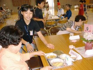 [6月18日] 土生小６年生　町内お年寄りふれあい給食