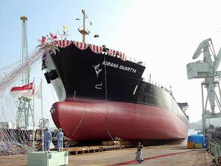 [11月12日] 内海造船因島工場で合併後初めての進水式　一万トン級のタンカー