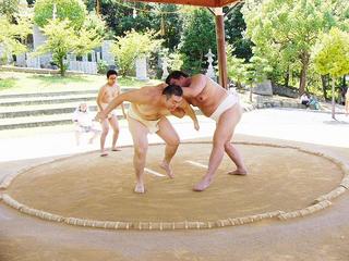 [9月 9日] 因島の伝統をつなぐ　第4回因島相撲大会　17人が技と力を競う