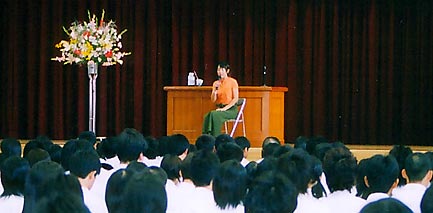 [9月21日] 女優・東ちづるさん　母校因島高校で講演【２】