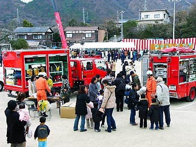[1月17日] 因島と瀬戸田で出初式　最新鋭車両が勢揃い　地域の財産を守る消防団