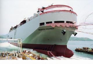 [7月 1日] 自動車運搬船が内海造船で進水