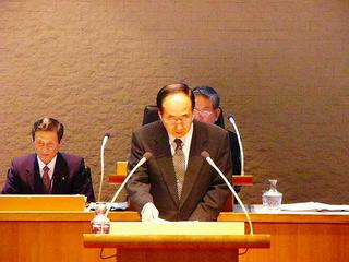 [3月 5日] 因島市議会定例会　村上和弘市長が合併へ新年度施政方針演説