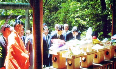 [5月15日] 除虫菊神社（向島町）創業者 上山英一郎 しのび元生産者が例祭