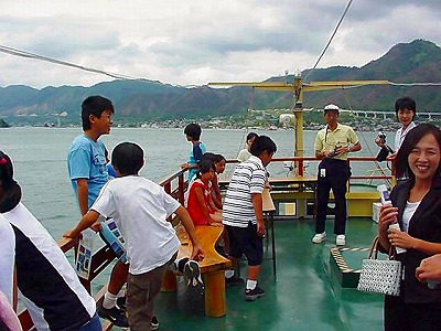 [8月 7日] 海の日記念クルージング　小学生ら楽しむ