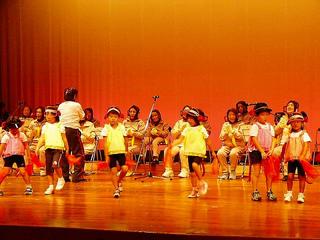 [10月30日] 市老連芸能発表大会　30団体が舞踊など披露