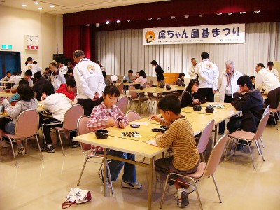 第10回虎ちゃん囲碁祭り　53人少年少女が交流試合