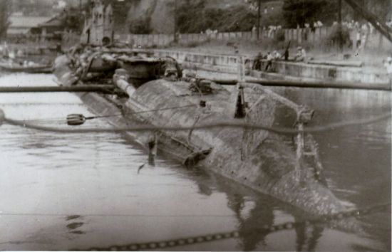 悲運の伊33号潜水艦　三庄ドックでの最期の姿　読者から寄せられた写真