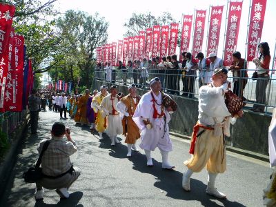 中国四十九薬師霊場　開創十周年記念合同法要　僧侶ら800人が参集