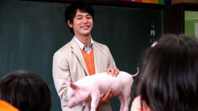 瀬戸田・因島で上映「ブタがいた教室」妻夫木聡と26人の子供
