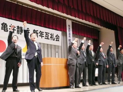 国民新党が因島で互礼会　日本変革のチャンス到来　亀井静香代表代行が講演