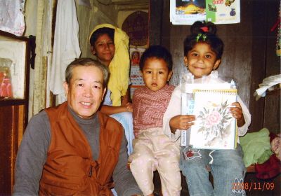 ネパール学校支援「愛の宅急便」因島の西本さんら里子訪問