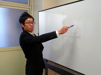 母校で教壇に立つ　因島高校講師・和木康修さん（23）