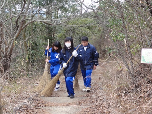 潮音山公園遊歩道の清掃活動
