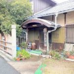 井伏は大学生時代、因島三庄町の土井医院で一時暮らした体験をもとに、いくつかの因島を語る作品も残している。