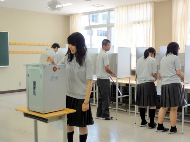 因島高校3年が模擬投票