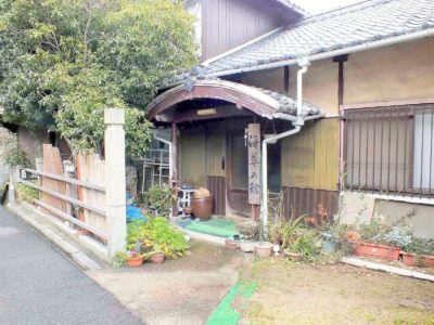 井伏は大学生時代、因島三庄町の土井医院で一時暮らした体験をもとに、いくつかの因島を語る作品も残している。